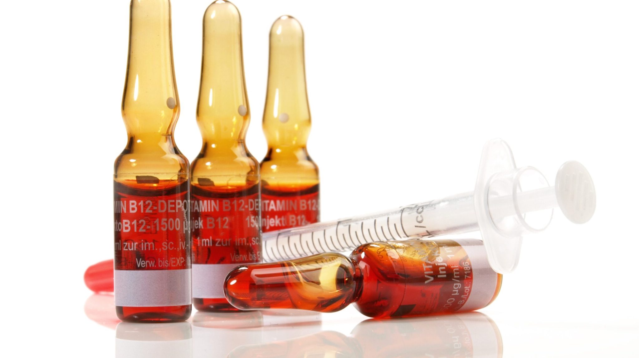 Vitamin B12 injection for energy, focus, and wellbeing – Wellness Wave IV UK